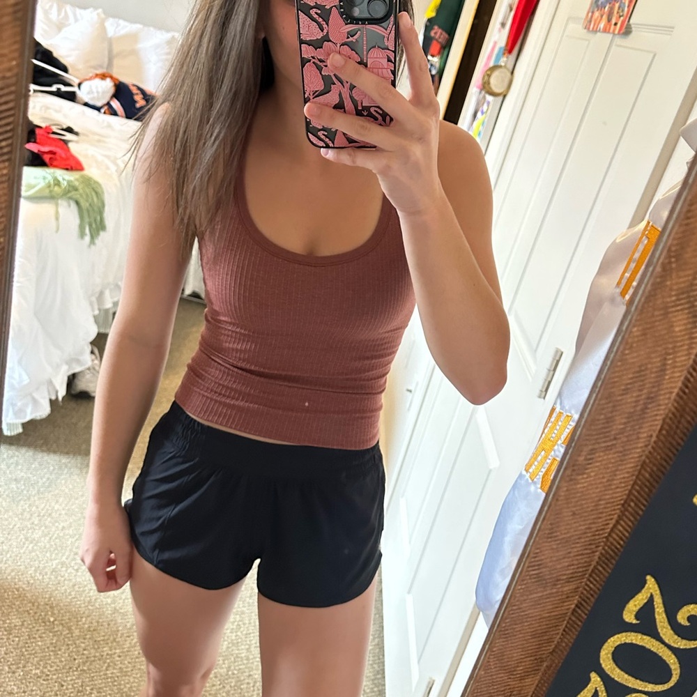 LULULEOMON EBB TO STREET TANK TOP